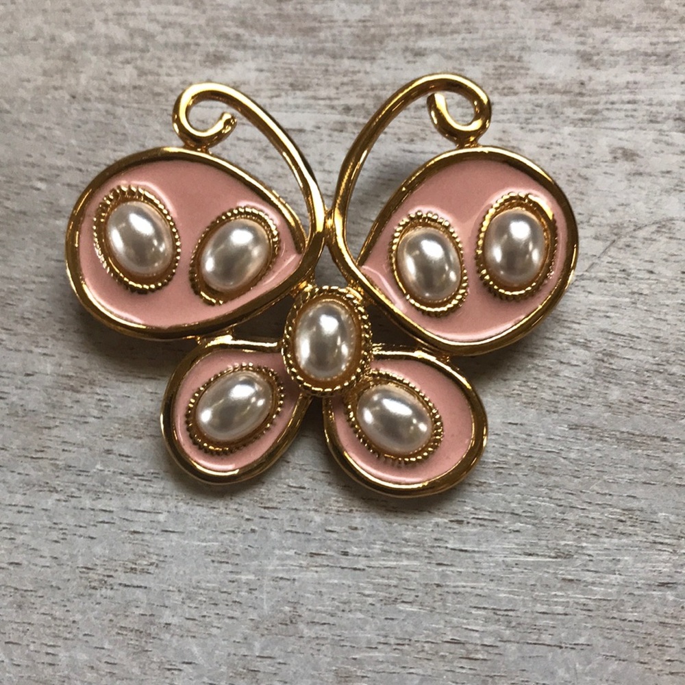 St John butterfly button 🦋